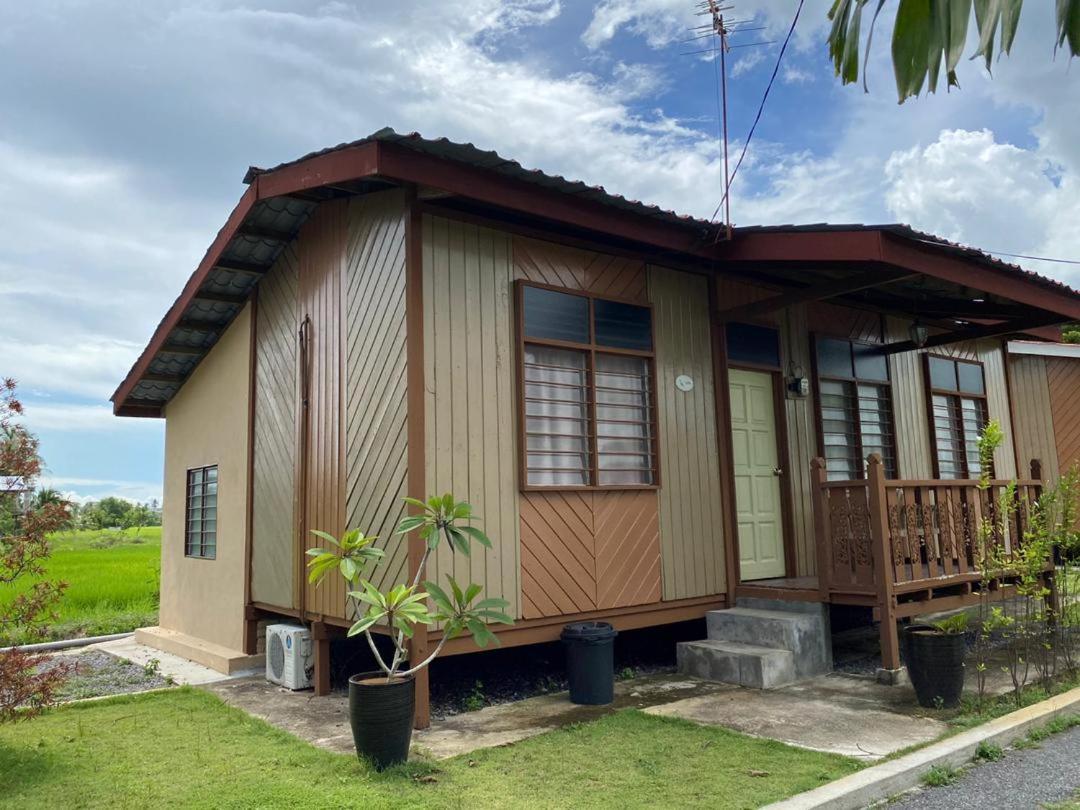 Tamteh Homestay Ayer Hitam Экстерьер фото